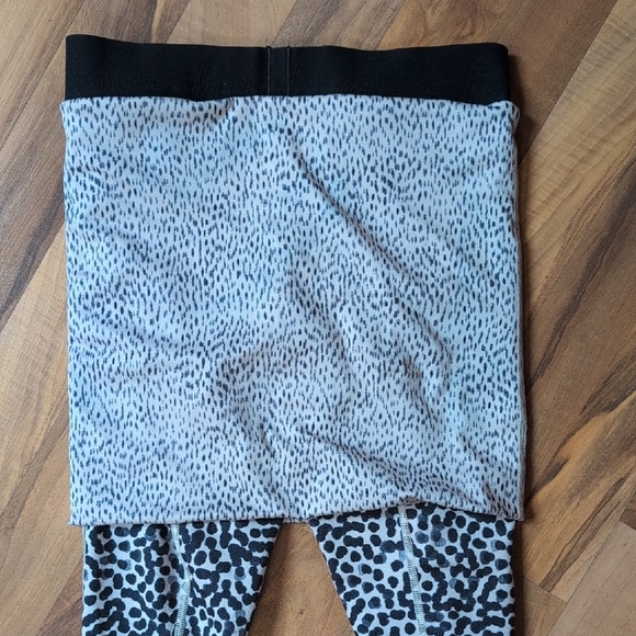 Lululemon Athletica Black and White Patterned Leggings - Picture 11 of 13